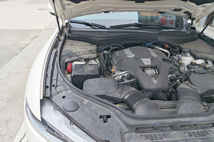 Used Maserati Levante 2023 3.0T Modena Engine Bay Right