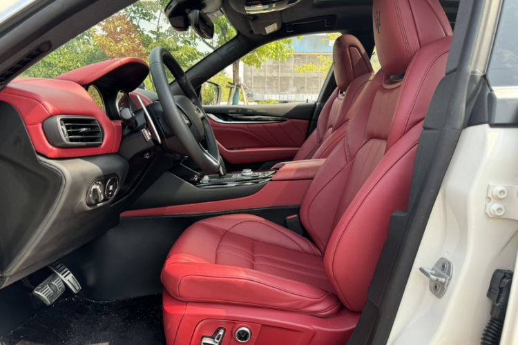 Used Maserati Levante 2023 3.0T Modena Interior 4