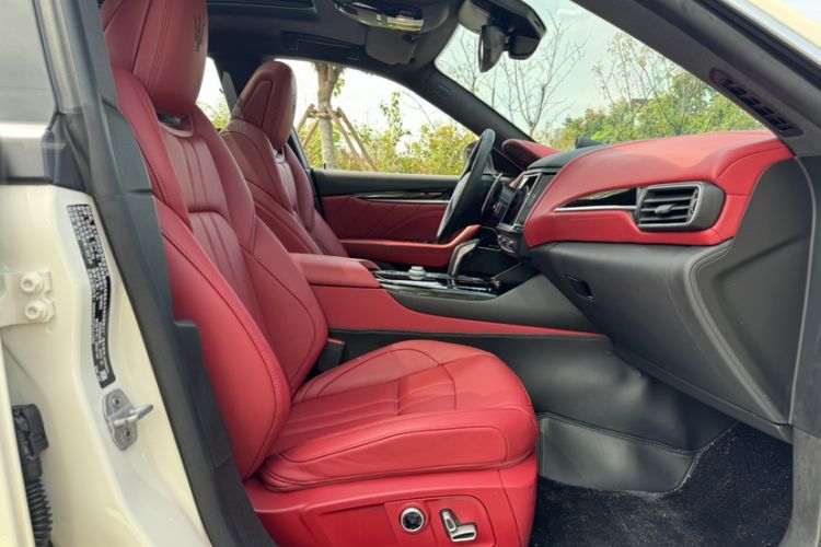 Used Maserati Levante 2023 3.0T Modena Interior 6