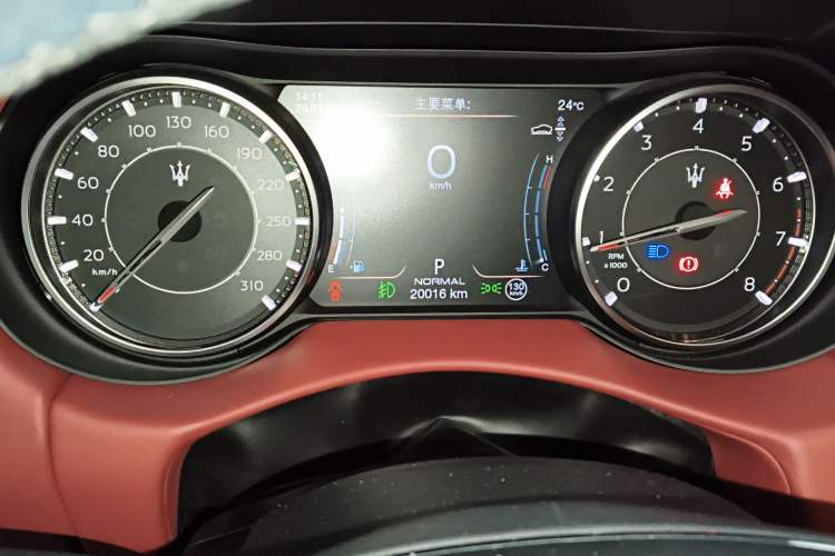 Used Maserati Levante 2023 2.0T GT Odometer Close Up