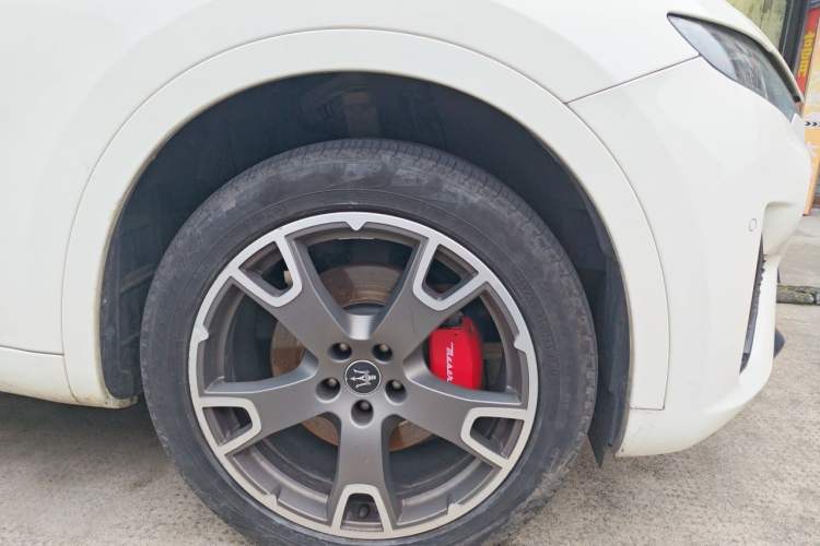 Used Maserati Levante 2023 3.0T Modena Right Front Wheel Hub