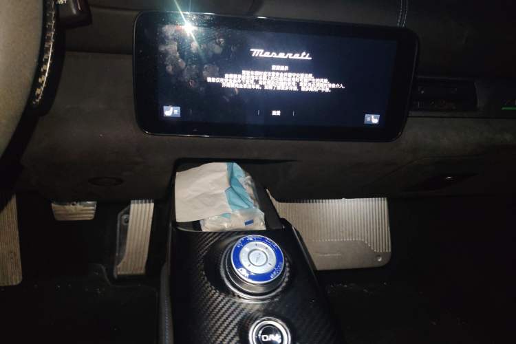Used Maserati MC20 2023 3.0T Standard Edition Audio And AC Panel