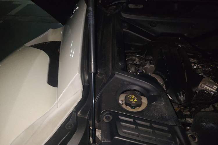 Used Maserati MC20 2023 3.0T Standard Edition Engine Bay Right