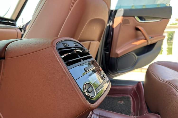 Used Maserati President 2015 3.0T Standard Model Interior 1