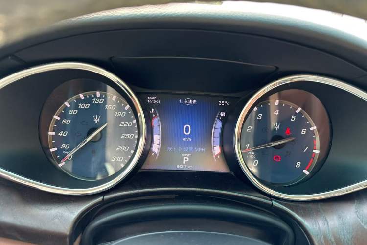 Used Maserati President 2015 3.0T Standard Model Odometer Close Up