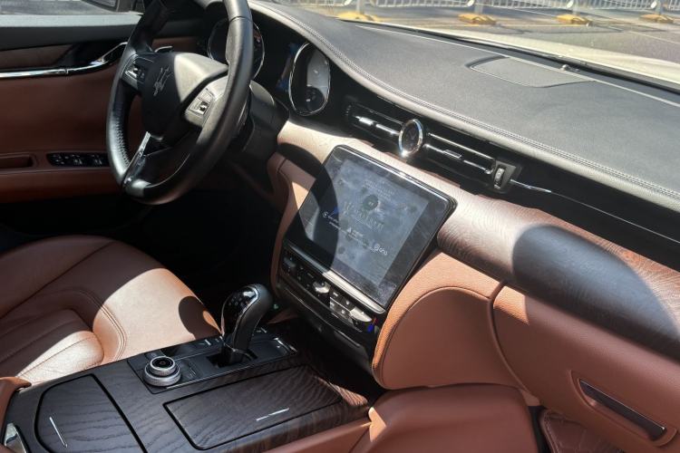 Used Maserati President 2017 3.0T Standard Model Interior 3