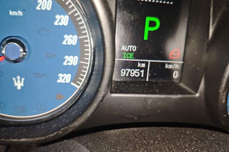 Used Maserati President 2008 4.7L Executive Edition Odometer Close Up