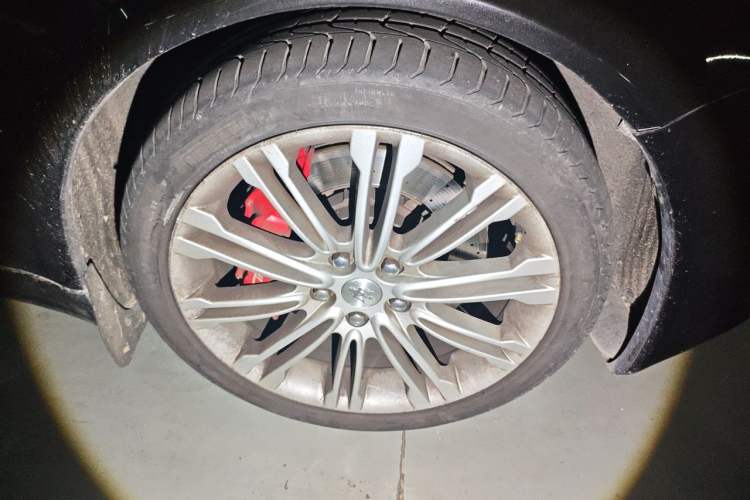 Used Maserati President 2008 4.7L Executive Edition Right Front Wheel Hub