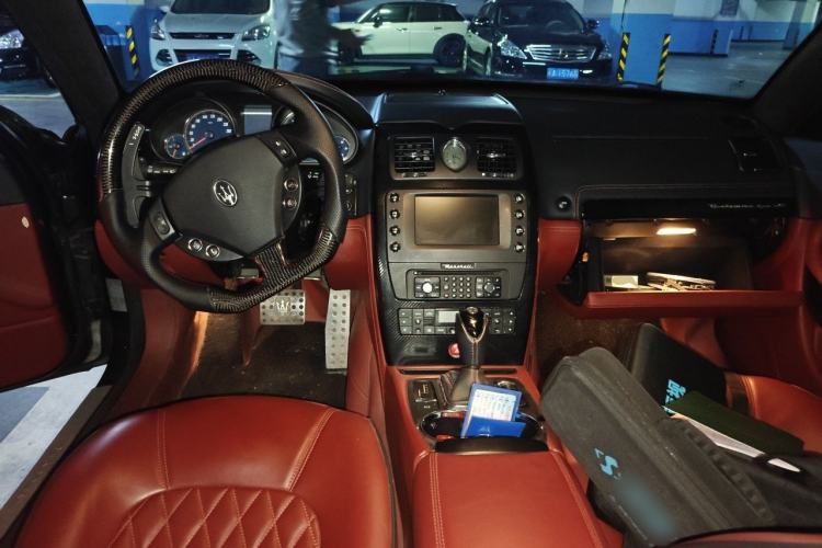 Used Maserati President 2010 4.7L Sport Edition Center Console