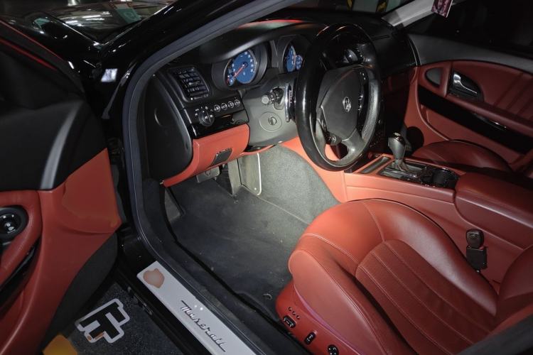 Used Maserati President 2010 4.7L Executive Edition Driver Seat