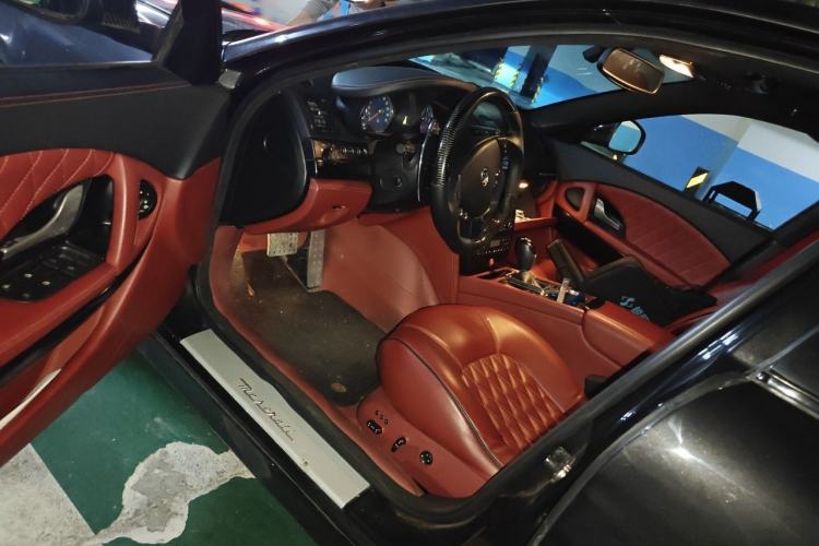 Used Maserati President 2010 4.7L Sport Edition Driver Seat