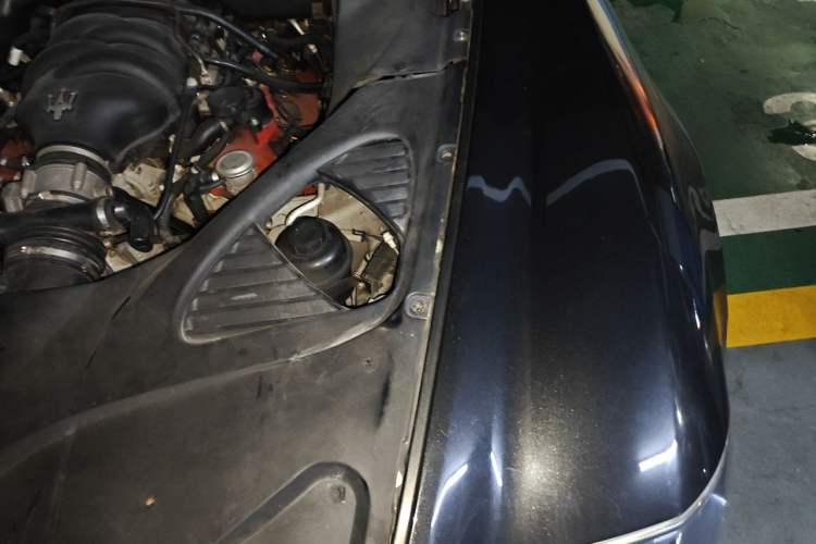Used Maserati President 2010 4.7L Sport Edition Engine Bay Left