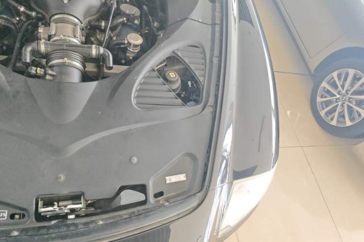 Used Maserati President 2010 4.2L Elite Edition Engine Bay Left