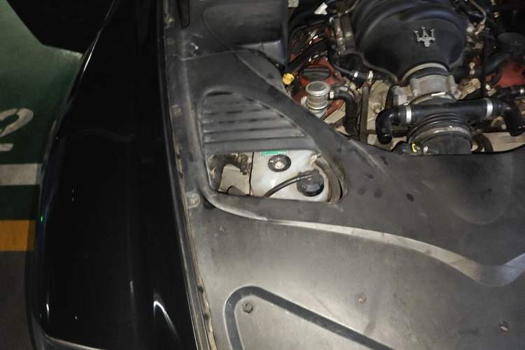 Used Maserati President 2010 4.7L Sport Edition Engine Bay Right