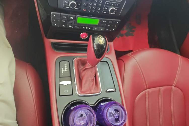 Used Maserati President 2010 4.2L Elite Edition Gear Lever