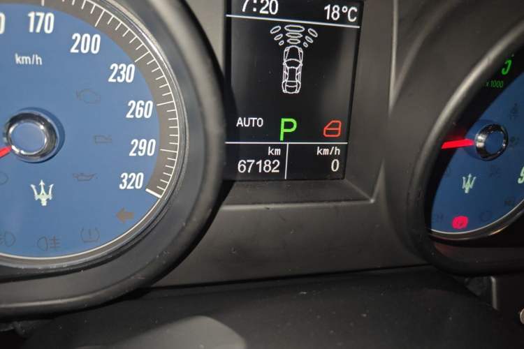 Used Maserati President 2010 4.7L Executive Edition Odometer Close Up