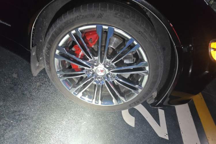 Used Maserati President 2010 4.7L Executive Edition Right Front Wheel Hub