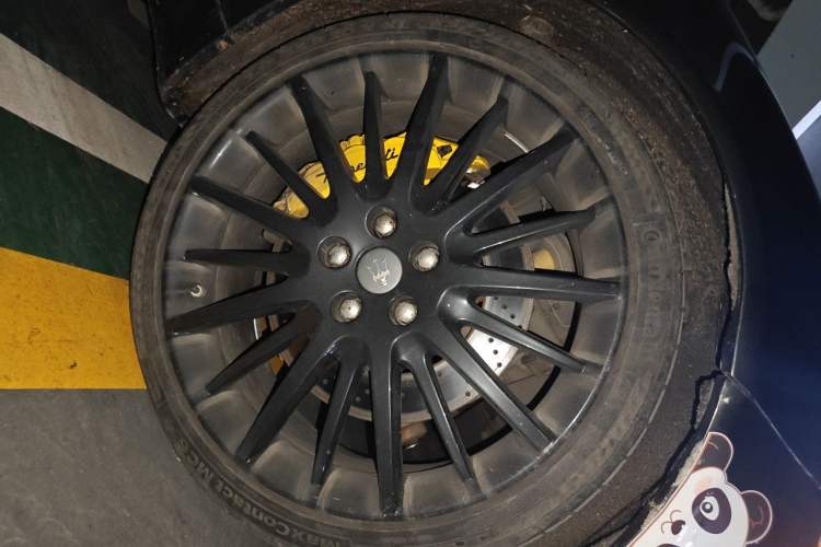 Used Maserati President 2010 4.7L Sport Edition Right Front Wheel Hub