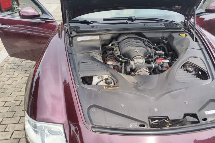 Used Maserati President 2010 4.7L Deluxe Edition Engine Bay Right