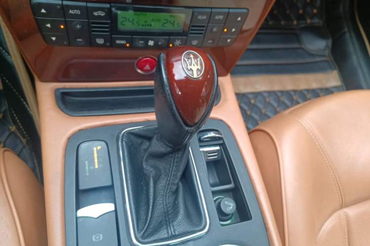Used Maserati President 2010 4.7L Executive Edition Gear Lever