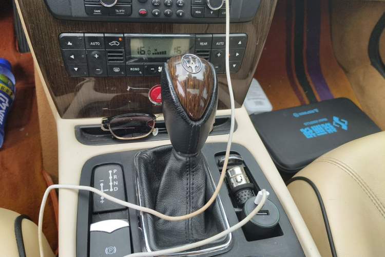 Used Maserati President 2010 4.7L Deluxe Edition Gear Lever