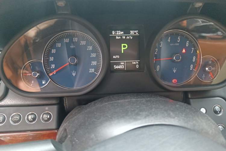 Used Maserati President 2010 4.7L Executive Edition Odometer Close Up