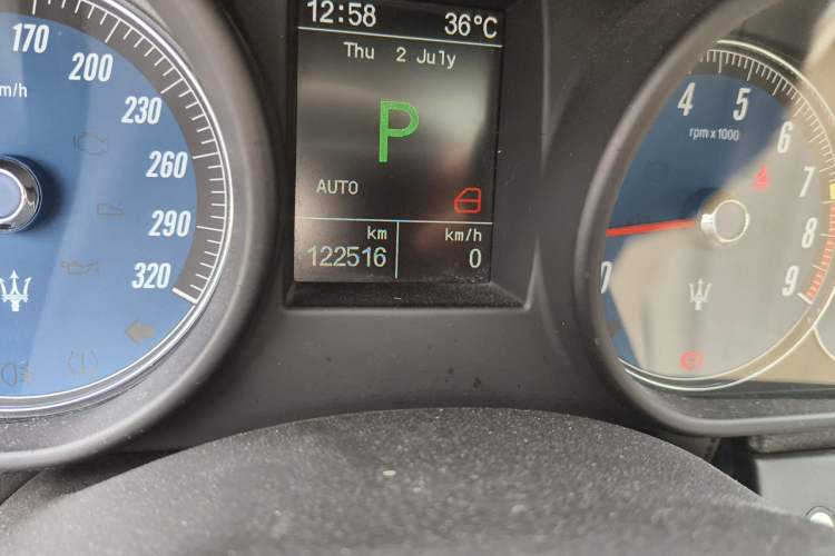Used Maserati President 2010 4.7L Deluxe Edition Odometer Close Up