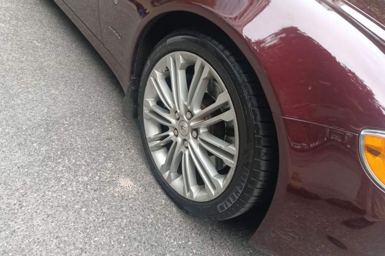Used Maserati President 2010 4.7L Executive Edition Right Front Wheel Hub