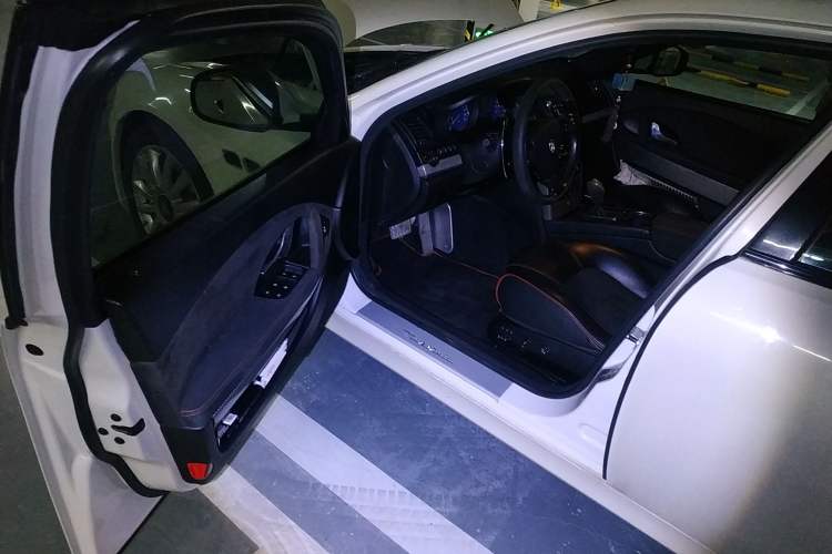 Used Maserati President 2010 4.7L Sport Edition Driver Seat