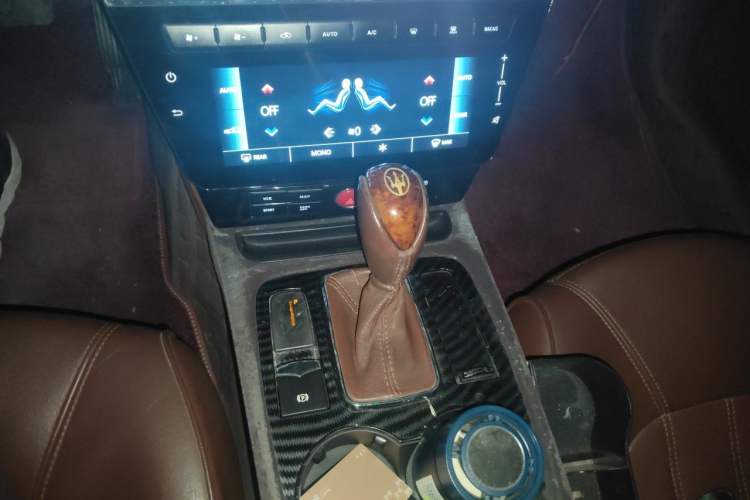 Used Maserati President 2010 4.7L Executive Edition Gear Lever