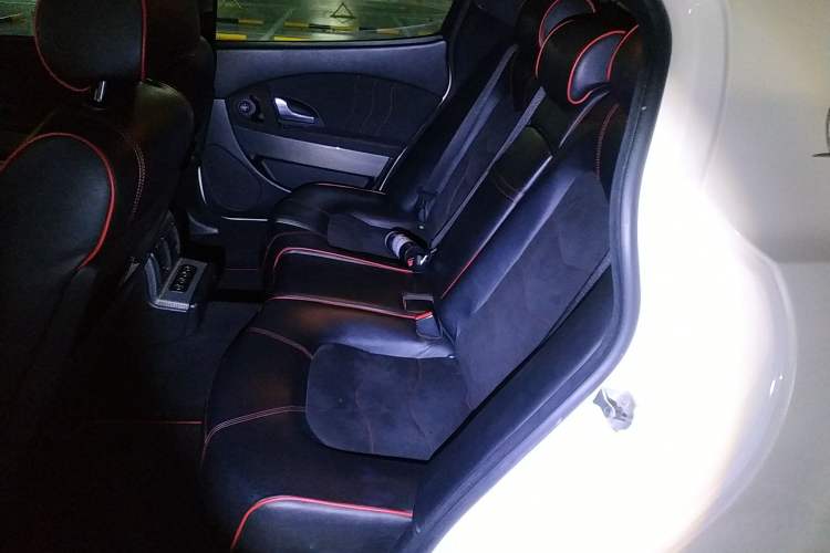 Used Maserati President 2010 4.7L Sport Edition Left Rear Seat