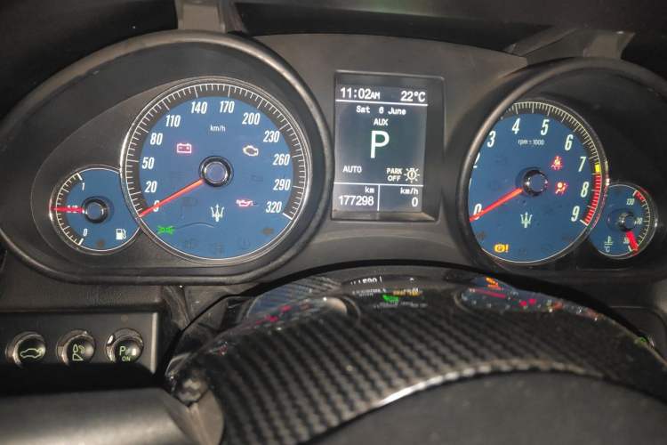 Used Maserati President 2010 4.7L Executive Edition Odometer Close Up