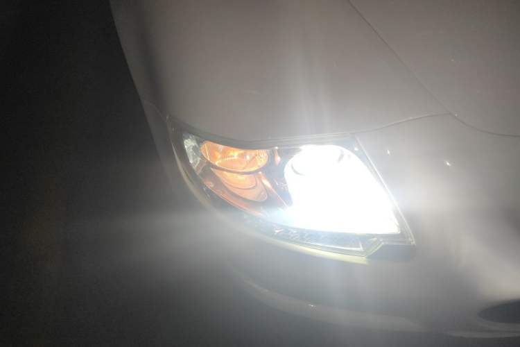 Used Maserati President 2010 4.7L Executive Edition Right Front Headlight