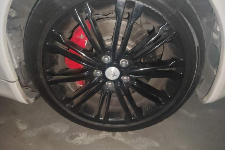 Used Maserati President 2010 4.7L Executive Edition Right Front Wheel Hub