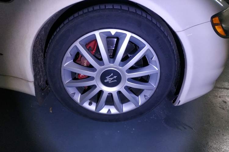Used Maserati President 2010 4.7L Sport Edition Right Front Wheel Hub