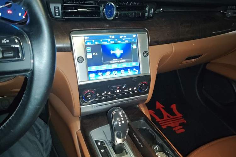 Used Maserati President 2013 3.0T Standard Model Audio And AC Panel