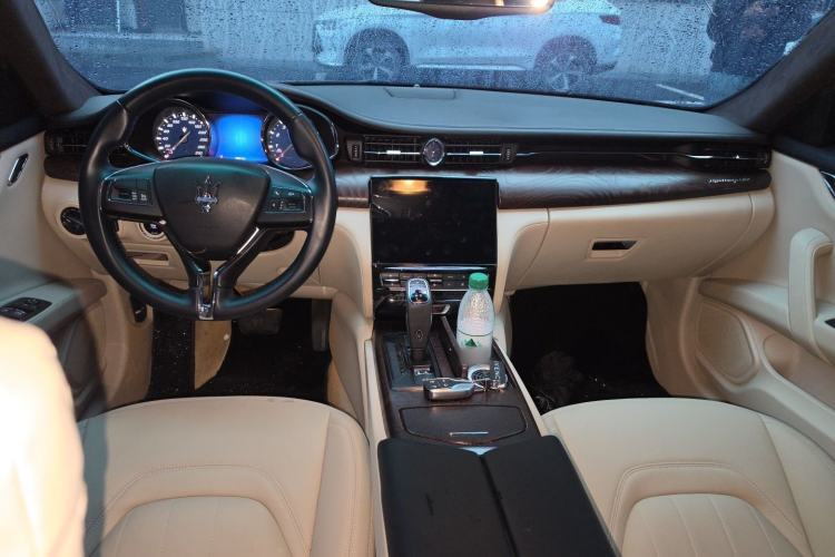 Used Maserati President 2013 3.0T Standard Model Center Console