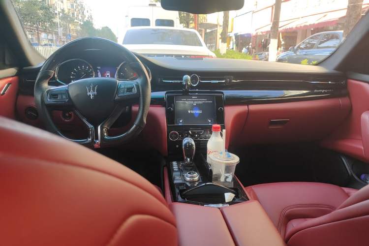 Used Maserati President 2013 3.0T Standard Model Center Console