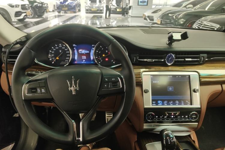 Used Maserati President 2013 3.0T Standard Model Center Console