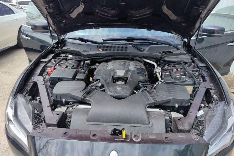 Used Maserati President 2013 3.0T Standard Model Engine Bay