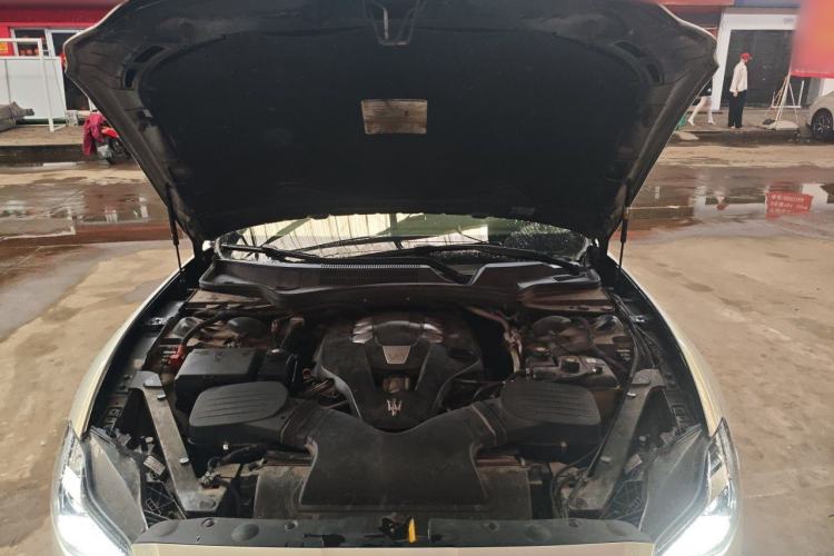 Used Maserati President 2013 3.0T Standard Model Engine Bay