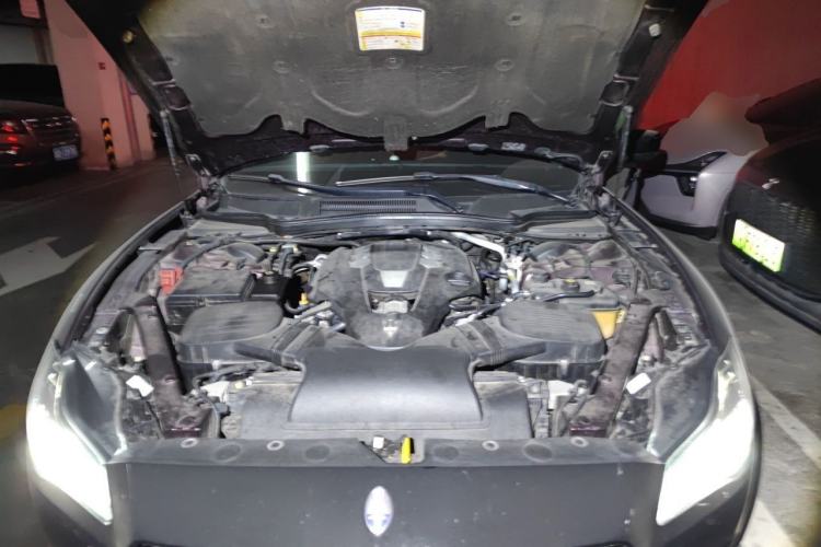 Used Maserati President 2013 3.0T Standard Model Engine Bay