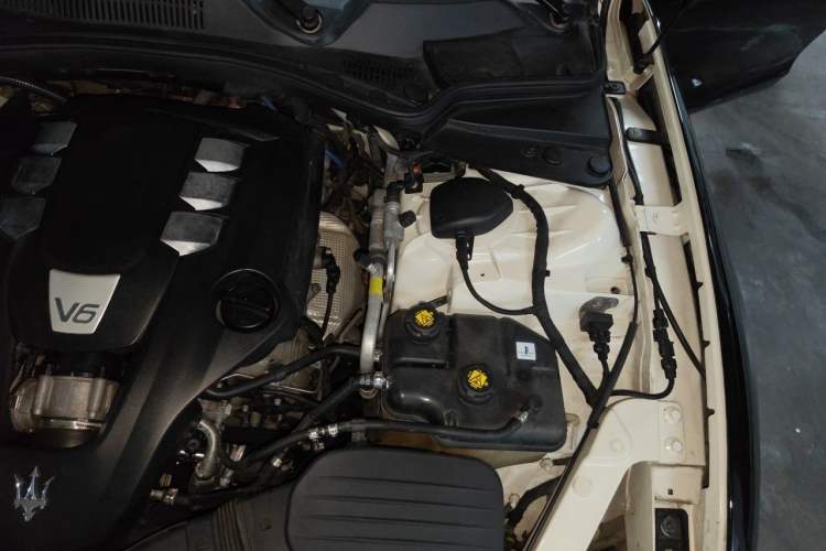 Used Maserati President 2013 3.0T Standard Model Engine Bay Left