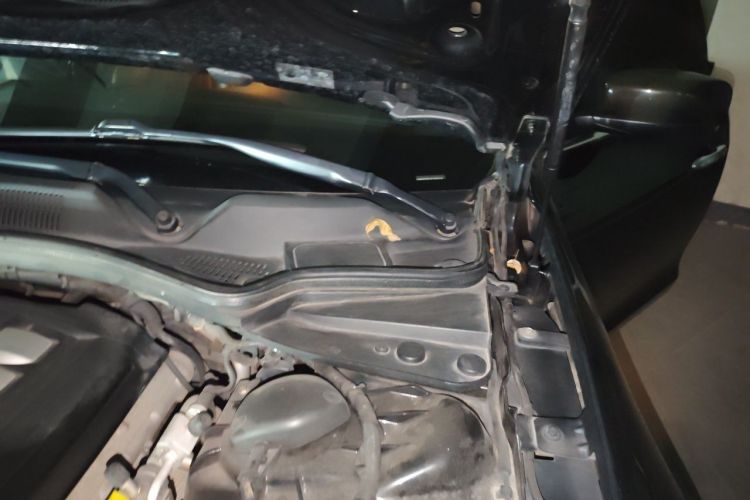 Used Maserati President 2013 3.0T Standard Model Engine Bay Left