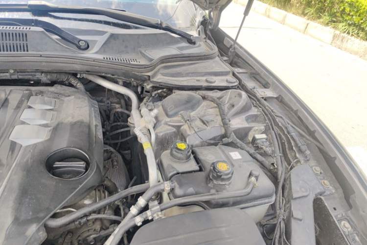 Used Maserati President 2013 3.0T Standard Model Engine Bay Left