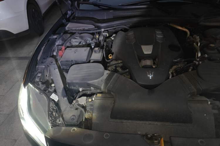 Used Maserati President 2013 3.0T Standard Model Engine Bay Right
