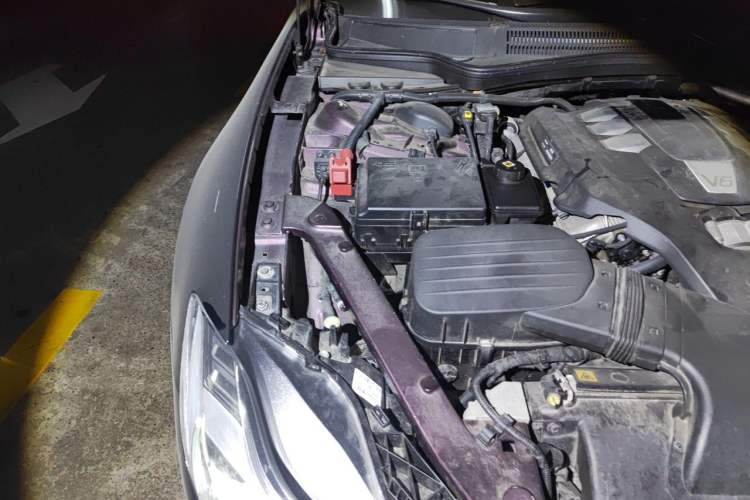 Used Maserati President 2013 3.0T Standard Model Engine Bay Right