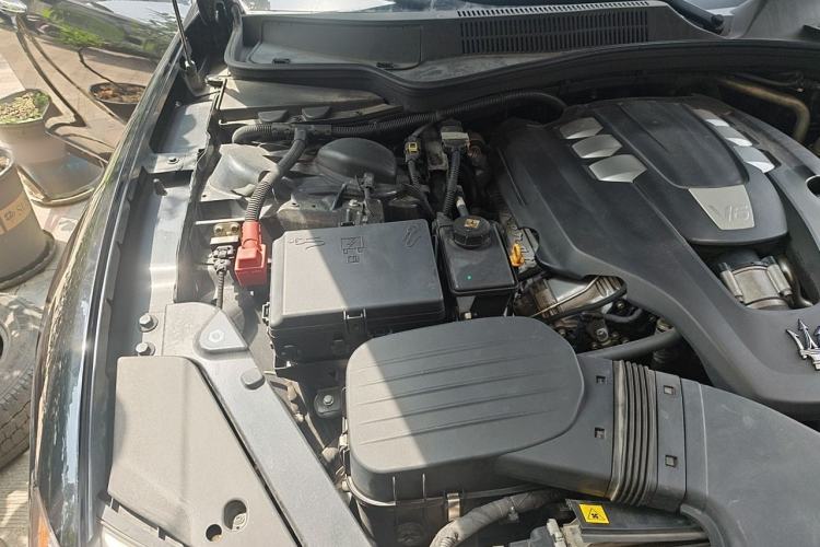 Used Maserati President 2013 3.0T Standard Model Engine Bay Right