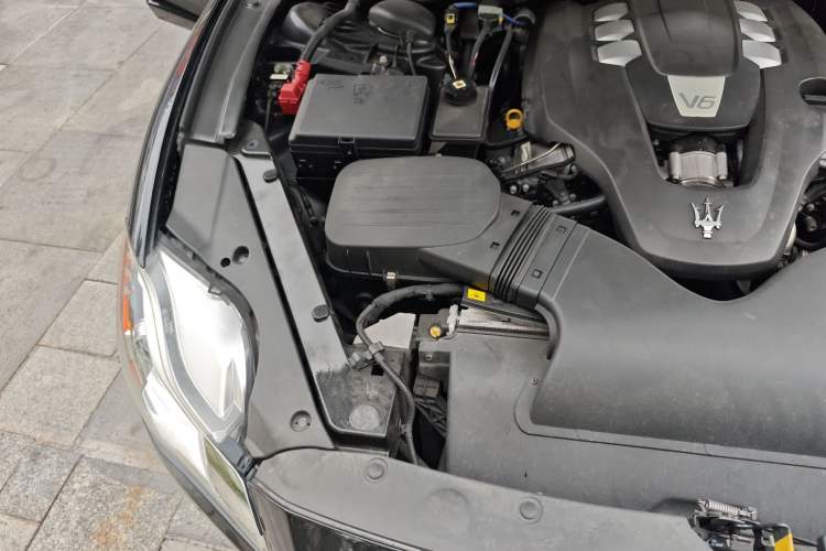 Used Maserati President 2013 3.0T Standard Model Engine Bay Right