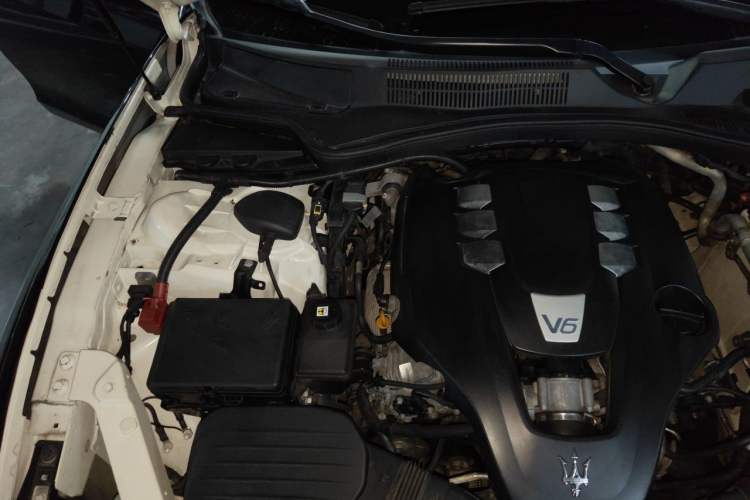 Used Maserati President 2013 3.0T Standard Model Engine Bay Right